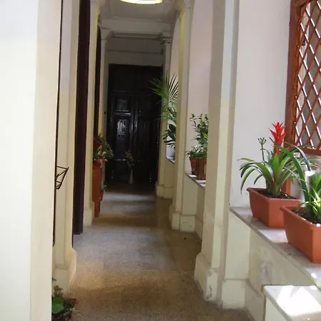 Guest house La Luna Romana 3*