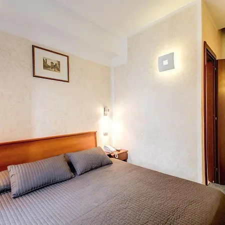 בית הארחה La Luna Romana 3*